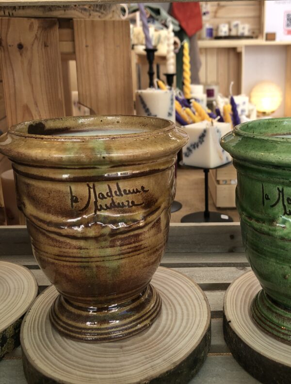 Bougie d'extérieur à la citronnelle dans un vase d'Anduze flammé 570 g